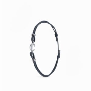 Collezione Name. Bracciale in oro 18 kt montato su cordino cerato